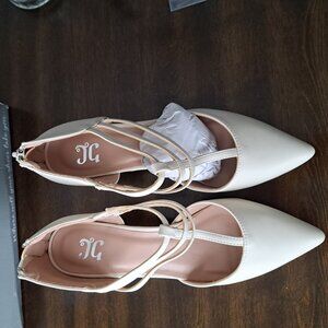NIB NEVER WORN Bone colored pumps size 8